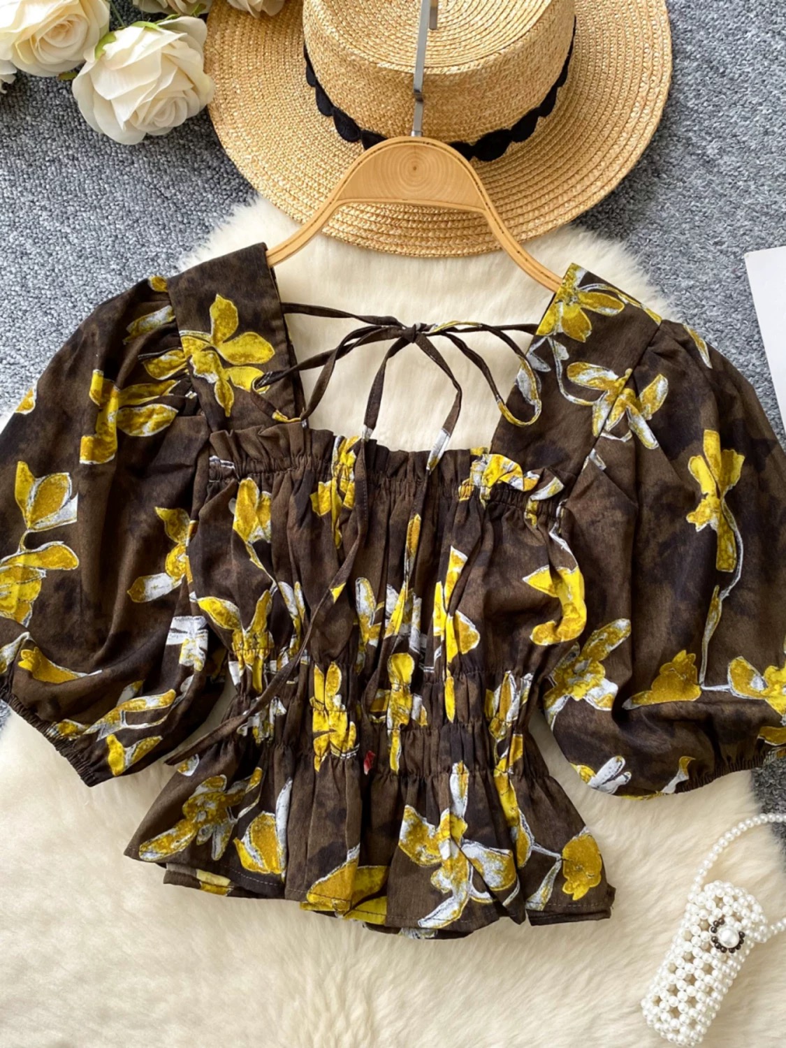 Sneak around top CTO1063 images